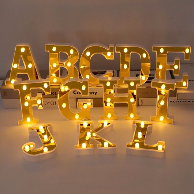 LETRA "F" DORADA 16 CMS. CON LUCES