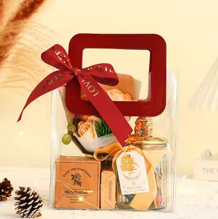 BOLSA ASA CUADRADA CUERINA VINO – PVC TRANSPARENTE 17.5x20X9.5