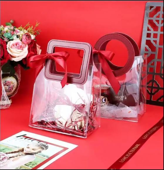 BOLSA ASA CUADRADA CUERINA VINO – PVC TRANSPARENTE 17.5x20X9.5